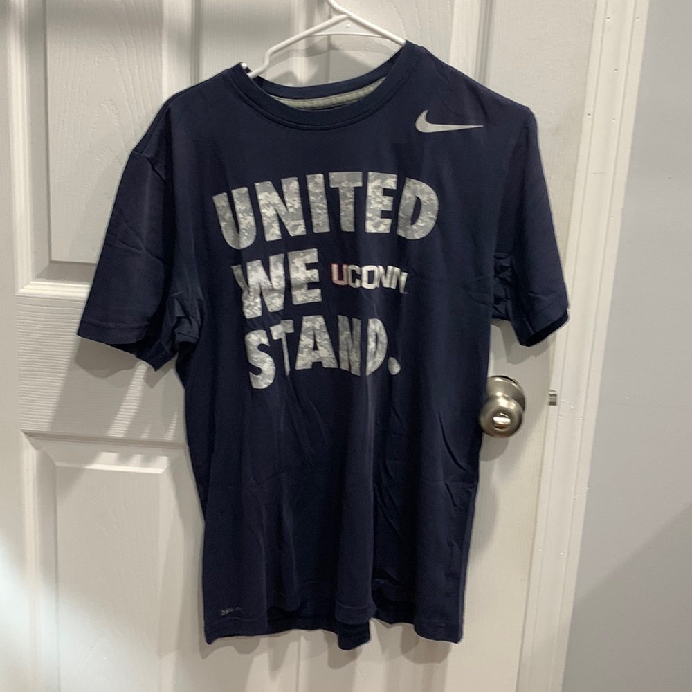 Large Nike Dri-Fit t shirt. Lightly worn, good condition. Great for working out!